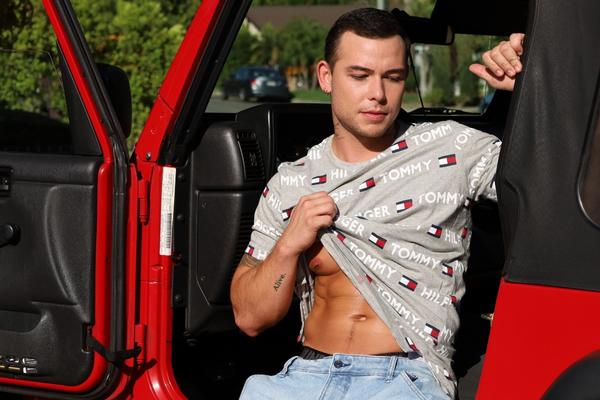 Tommy Hilfiger