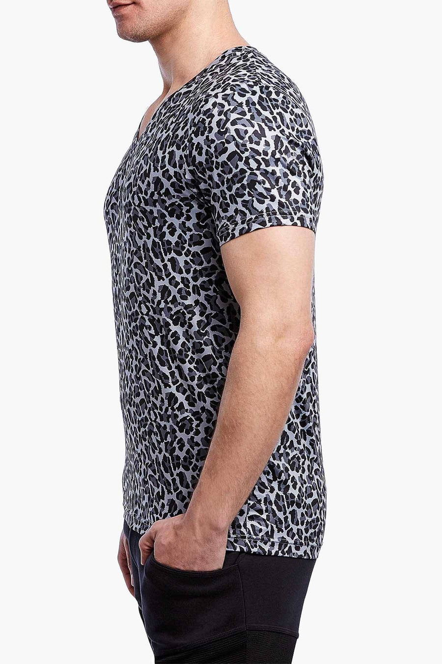 2(X)IST Cloud-Grey Cheetah-Print Mesh Performance V-Neck Tee